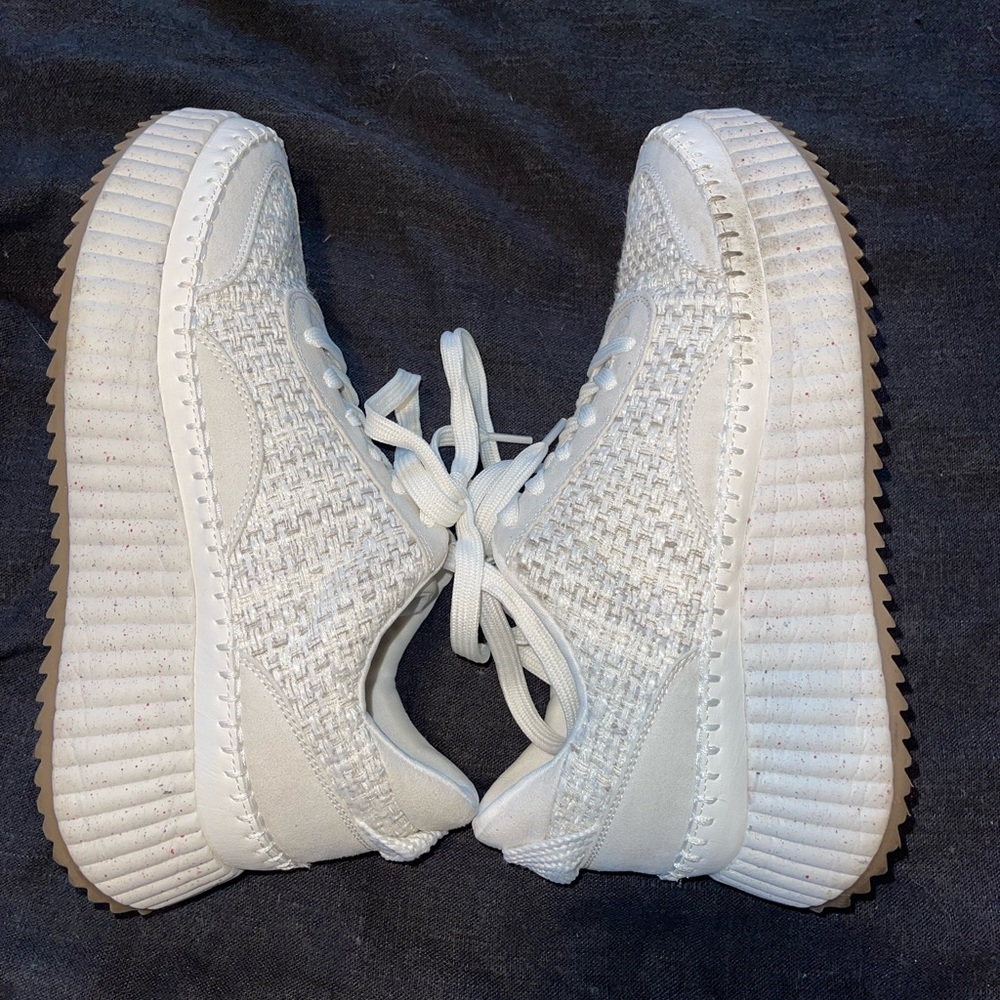 Universal Thread Sneakers - image 5